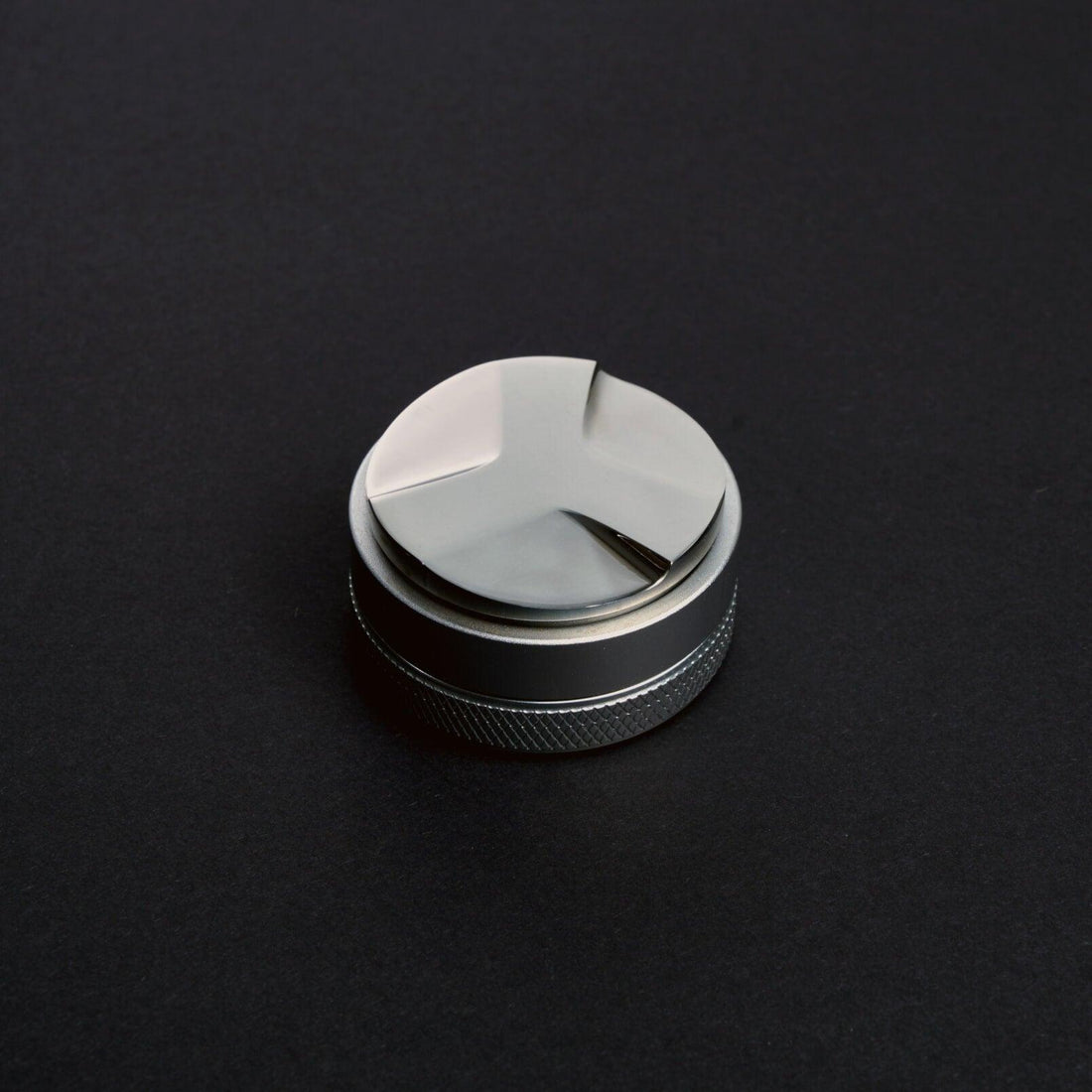 Meraki coffee distributor for leveling espresso grounds before tamping