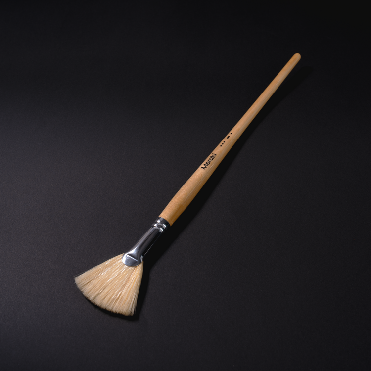 Meraki barista cleaning brush with a wooden handle and natural bristles, 31 cm long.