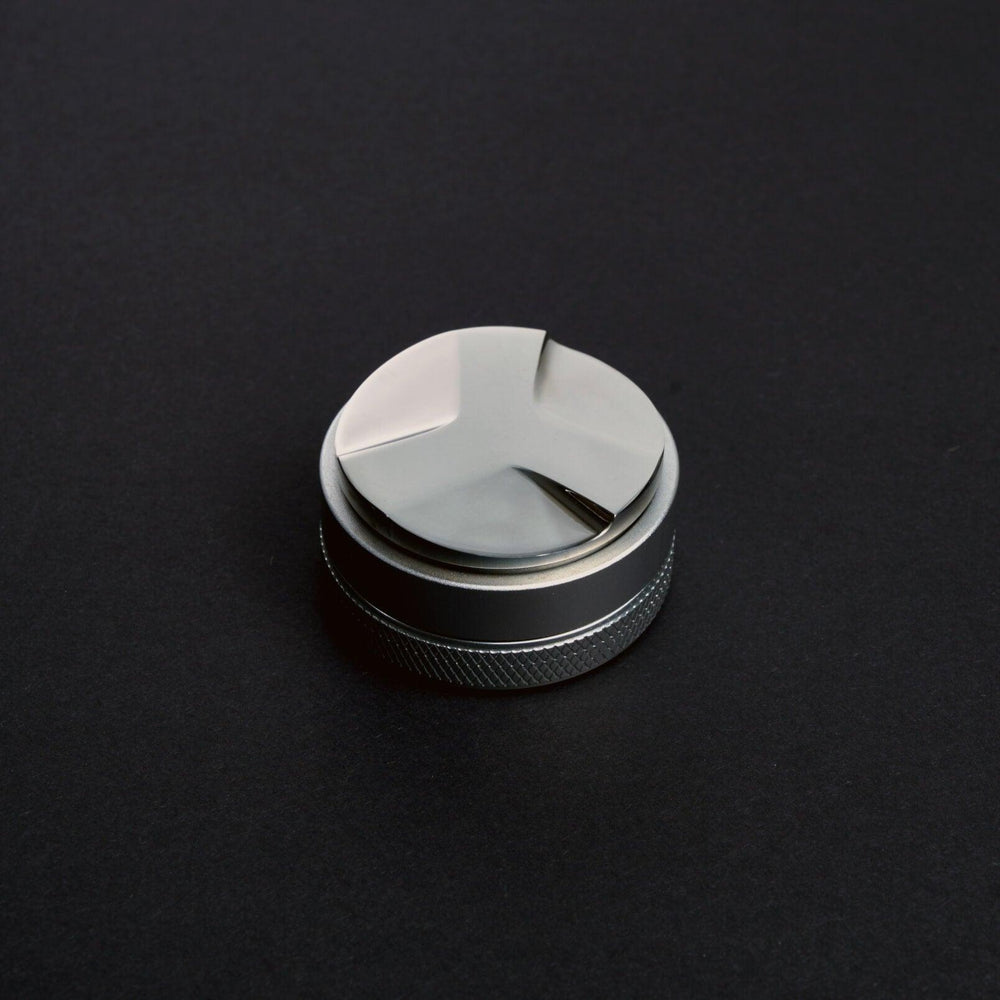Metal Meraki coffee distributor with a patterned underside