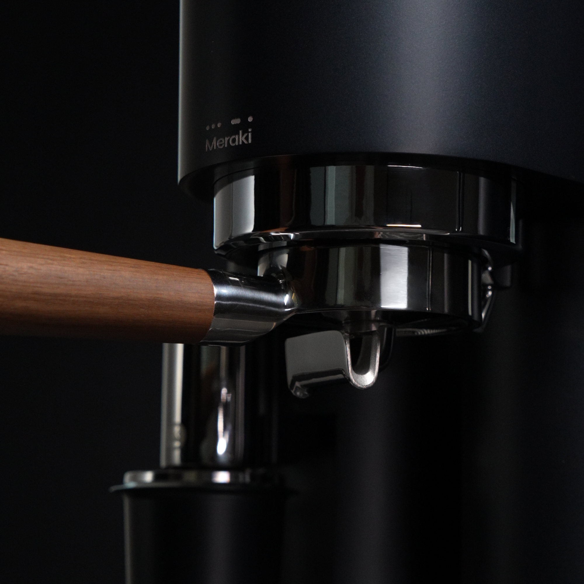 Meraki 58mm portafilter locked into the espresso machine group
